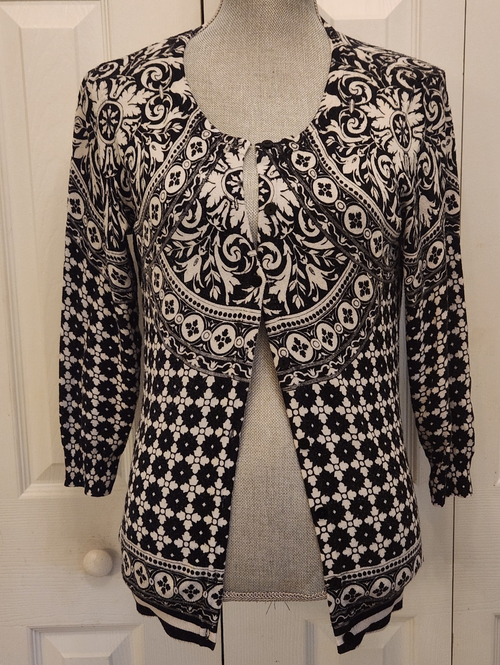Joseph A Black and White Knit Cardigan